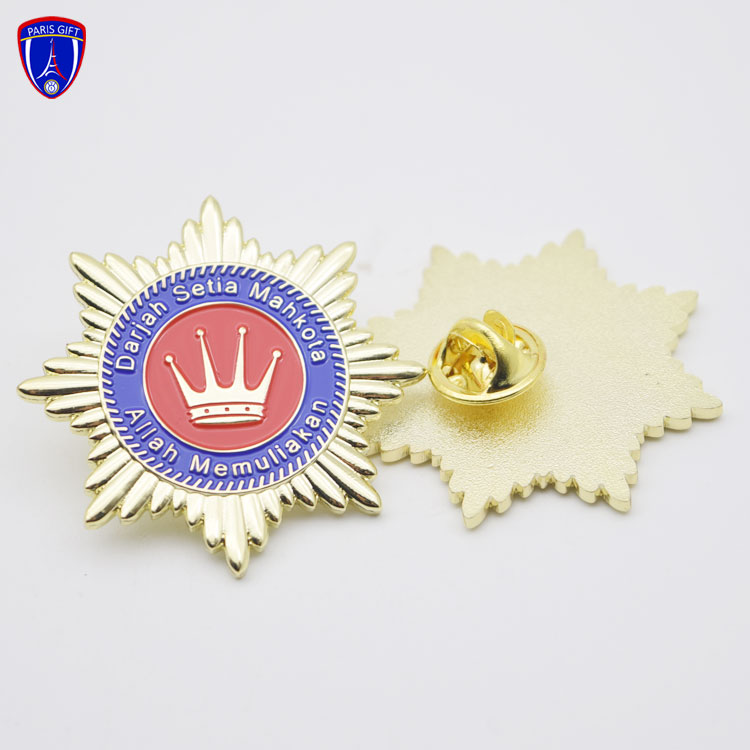 Singapore Cosplay hinged lapel pin with crown design